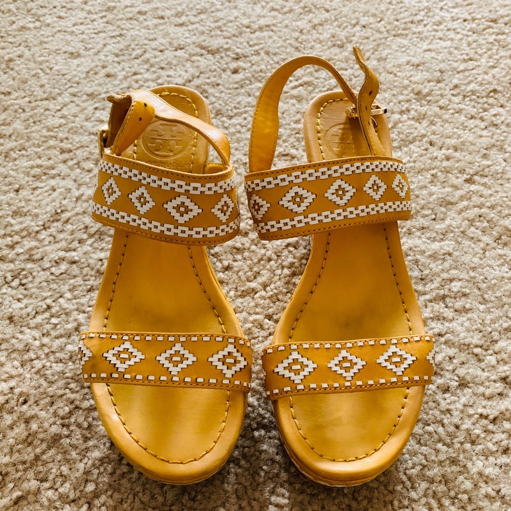 Tory burch reena wedge sandal (size 7.5)